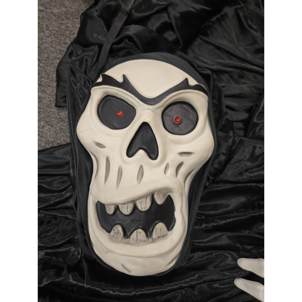 Hyde & Eek Flowing Hanging X-Large Ghoul 15' 8" Halloween Drape Decor - Picture 2 of 5